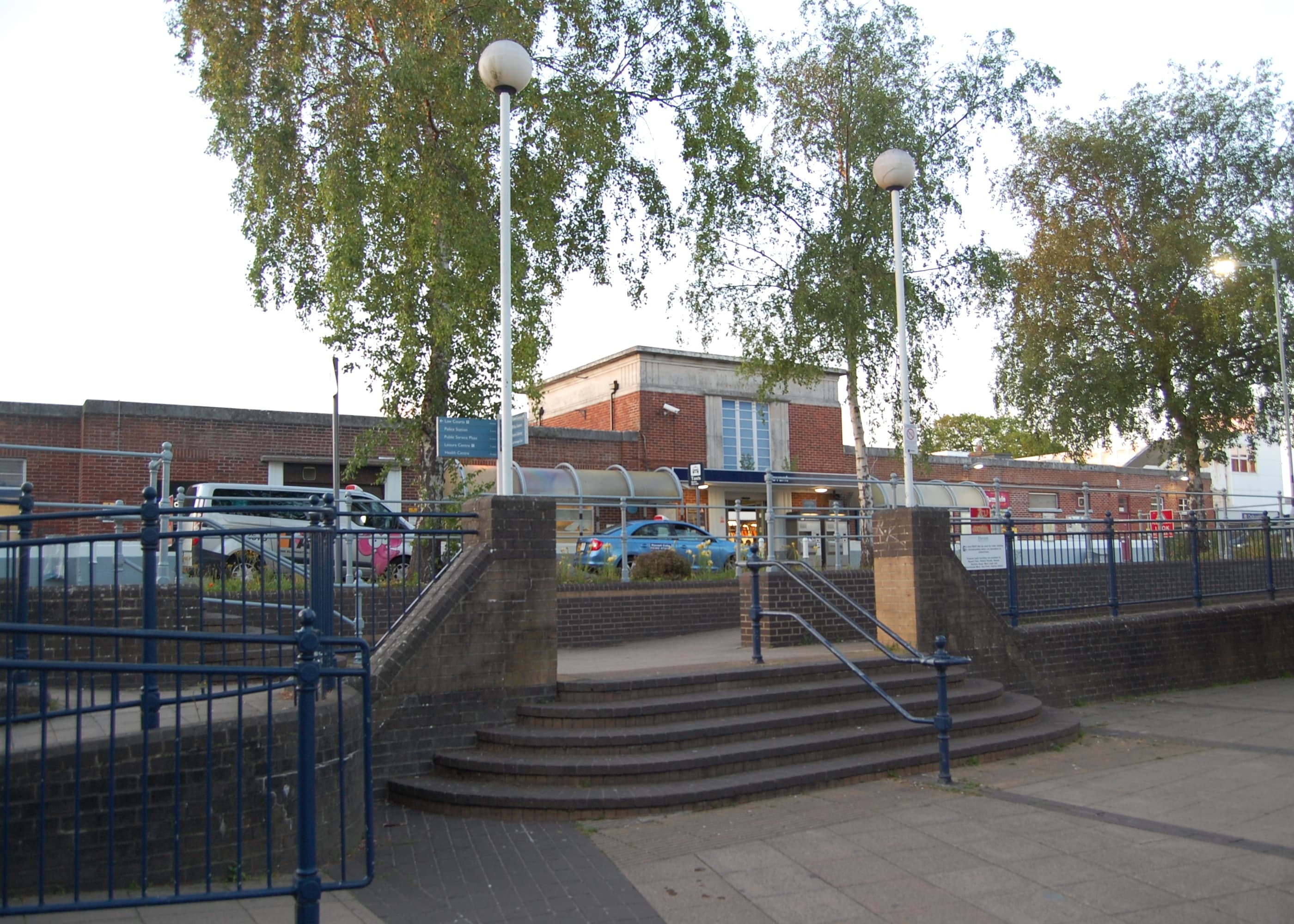 Main entrance to Havant railway station